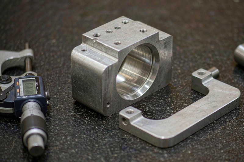 Tolerance Stack-Up Analysis for CNC Parts: Worst Case vs RSS