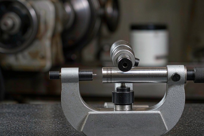 Micrometer vs Caliper for CNC Machined Parts: Which to Use