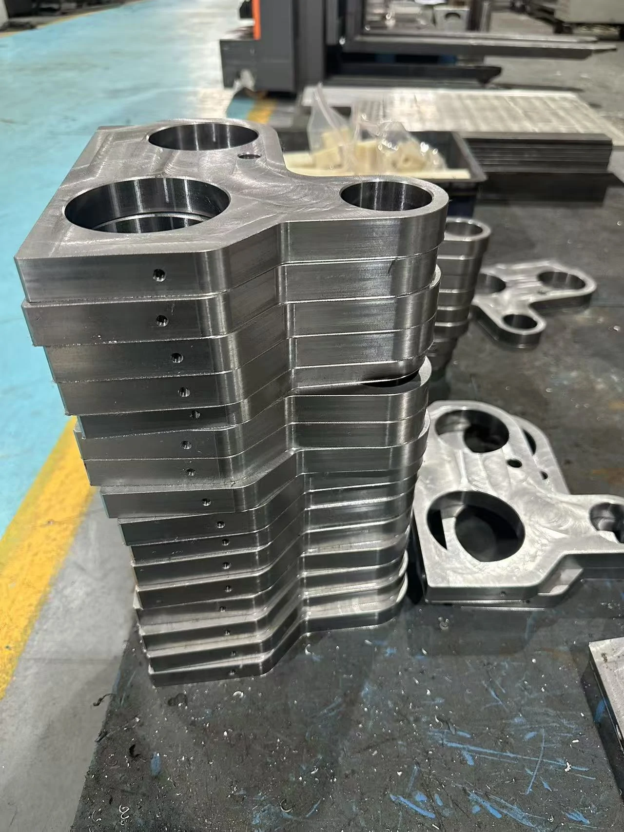 HongKe machined profile plates showing milled faces and bores