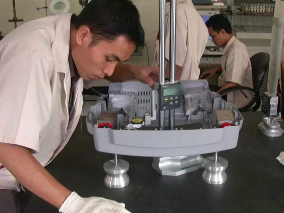 Height gauge with indicator used in a surface-plate measurement process